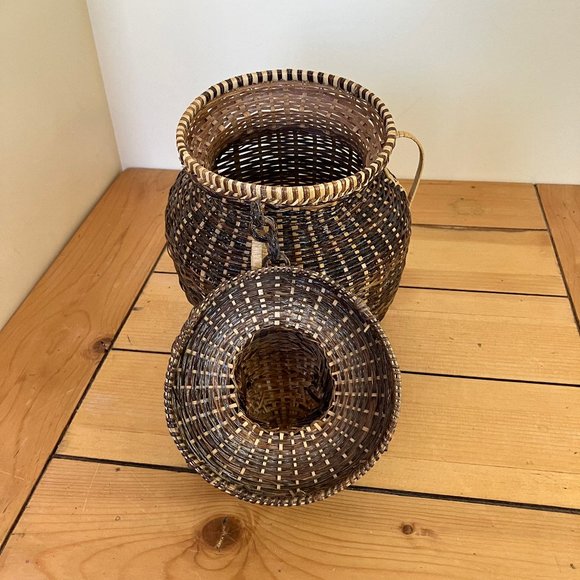 Brown Wicker Rattan Bunny Rabbit Basket with Attached Lid 11" Tall Animal Shape - Picture 6 of 8